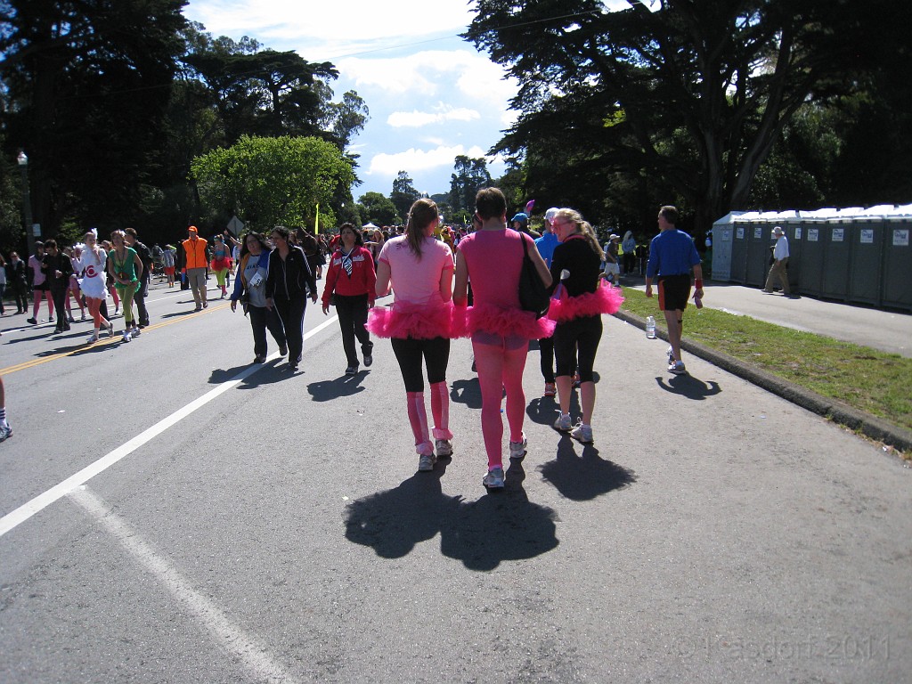 2011 Bay to Breakers Sunday 0710.JPG - I was able to participate in the 2011, 100th anniversary of the San Francisco Bay to Breakers 12K race. A great weekend for sight seeing and racing.